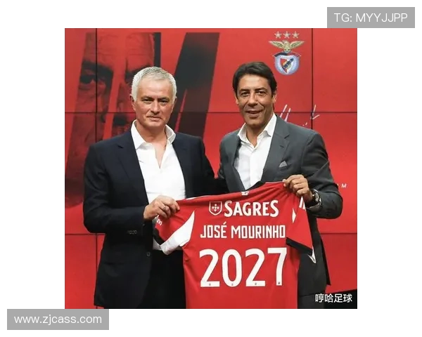 世体：穆里尼奥红牌停赛，可以在酒店看欧冠或去伯纳乌包厢观战